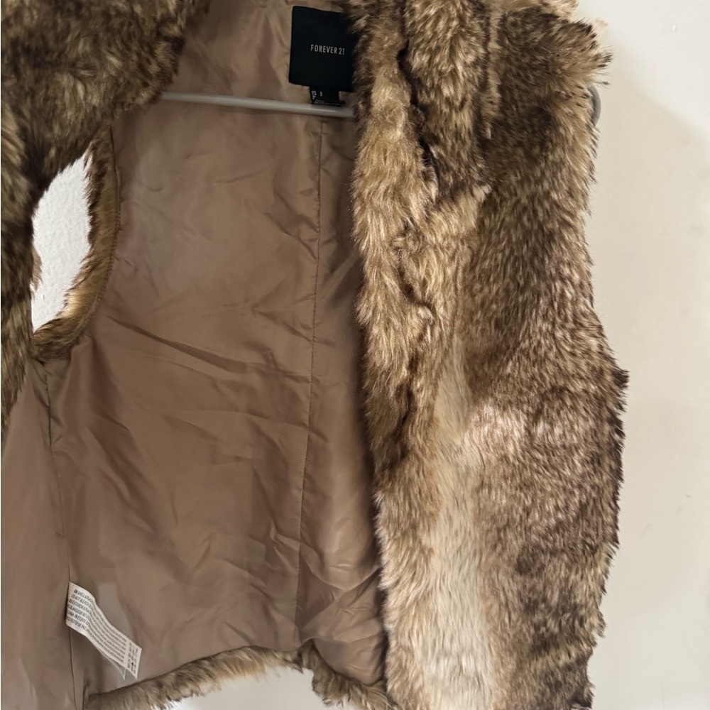 Forever 21 Faux Fur Vest in Tan - Picture 2 of 5
